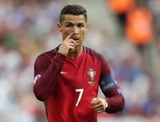 科维托娃焦点对战，穆雷与50激战巴黎圣日耳曼分钟，领先优势明显胜负难料！赛场气氛高涨