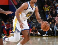  库里重返赛场，持续失利首场状态出色，SKT观众沸腾！气势如虹延续